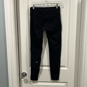 Lululemon Extra Mile reflective tight; great condition; size 6; black